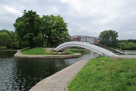 Парк Дружбы мостики через водоемы