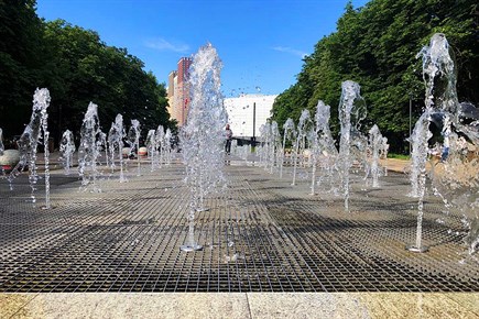 Пешеходный фонтан в парке Святослава Федорова
